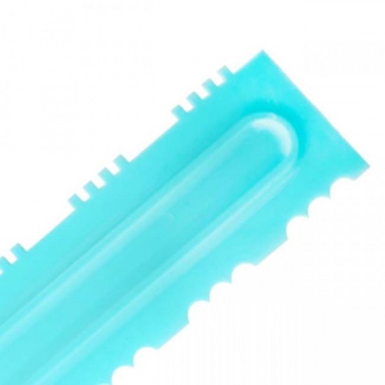 Konditerinė mentelė: kvadratiniai ir aštrūs dantukai