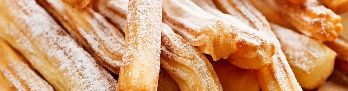 Ispaniškos churros – plikytos tešlos sausainiai