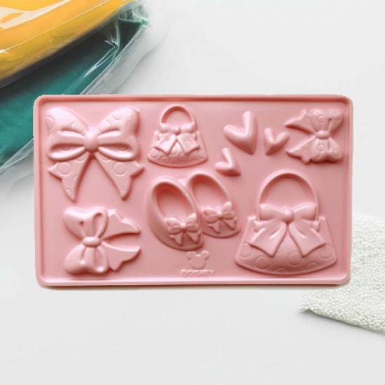 Plastikinė formelė masei "Kaspinėliai, bateliai, rankinukai" Plastikinė formelė masei "Kaspinėliai, bateliai, rankinukai"