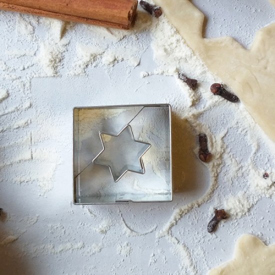 Formelė sausainiams su skylute "Žvaigždutė kvadrate", 3,5x3,5 cm Formelė sausainiams su skylute "Žvaigždutė kvadrate", 3,5x3,5 cm