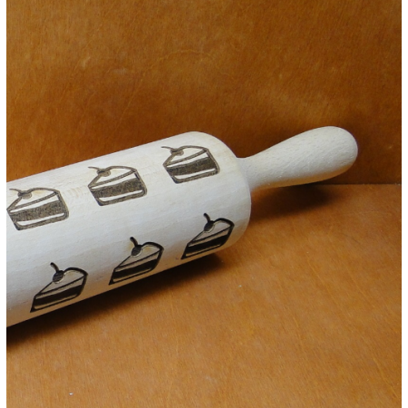 Medinis graviruotas kočėlas "Tortai", 40 cm