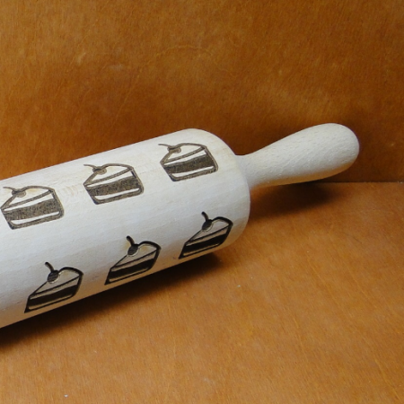 Medinis graviruotas kočėlas "Tortai", 40 cm